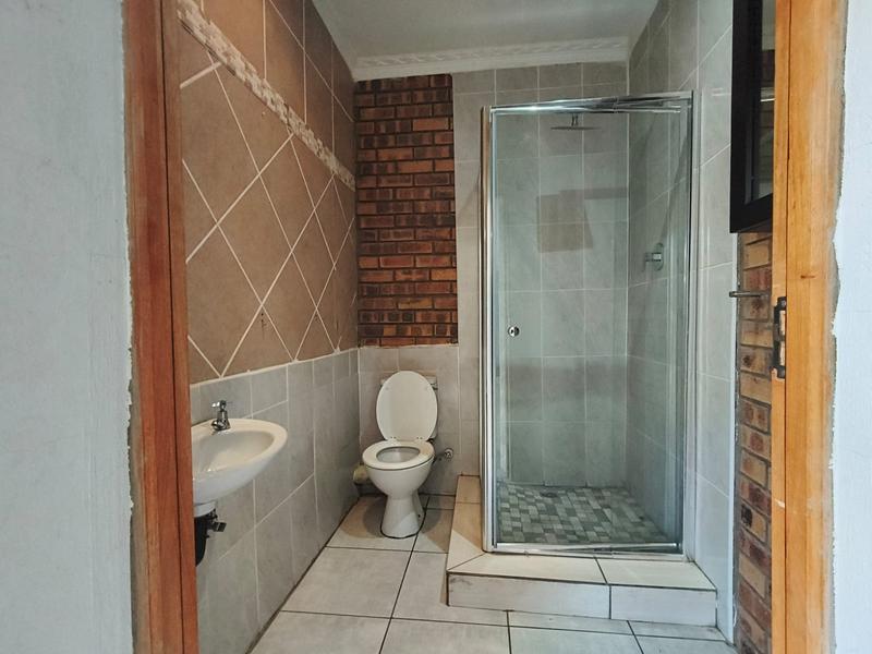 To Let 4 Bedroom Property for Rent in Southernwood Eastern Cape